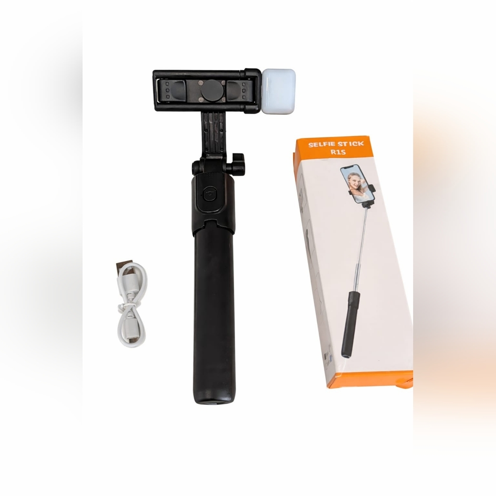 R1S Extendable Selfie Stick Tripod with Light NIB